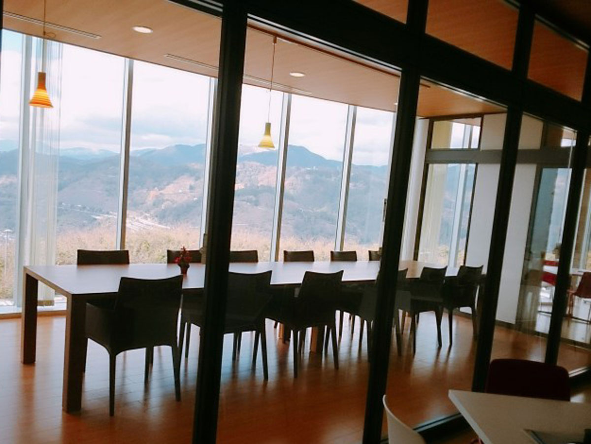山北町丸山山頂 株式会社トヤマの絶景！社員食堂にお邪魔しました。